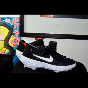 Black and white Nike softball shoes